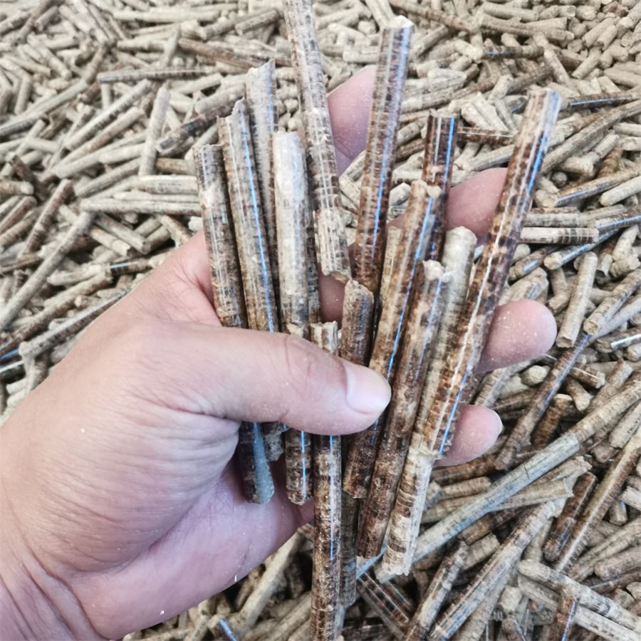 Corn cobs for pelletizing