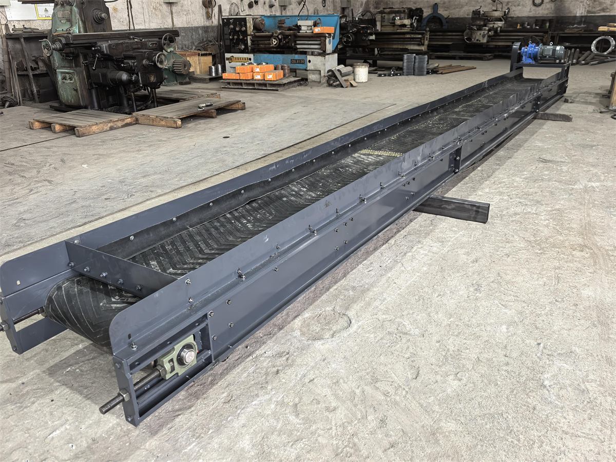 Conveyor system for biomass pellet line